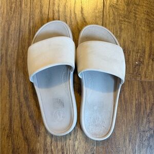 Lululemon slides baby pink